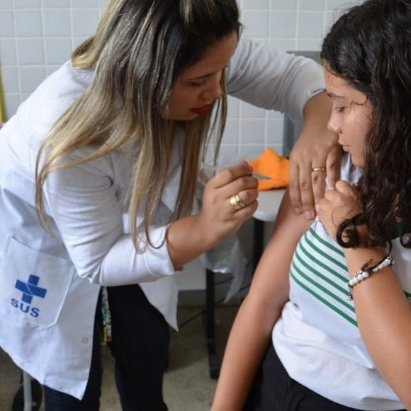 Idosos acamados e alérgicos podem agendar vacinação contra a gripe