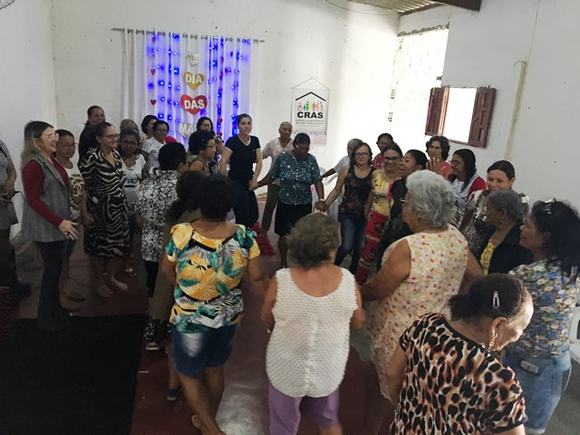 Semas realiza comemoração ao Dia das Mães por meio do CRAS Itinerante
