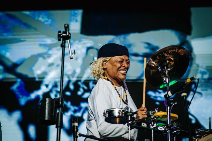 Último “sextou” d’O Maior São João do Mundo misturou forró, samba e pagode em mais uma noite de casa cheia
